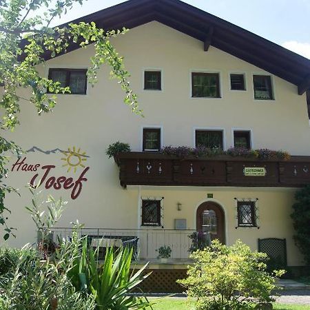 Haus Josef Acomodação com café da manhã Mayrhofen Exterior foto