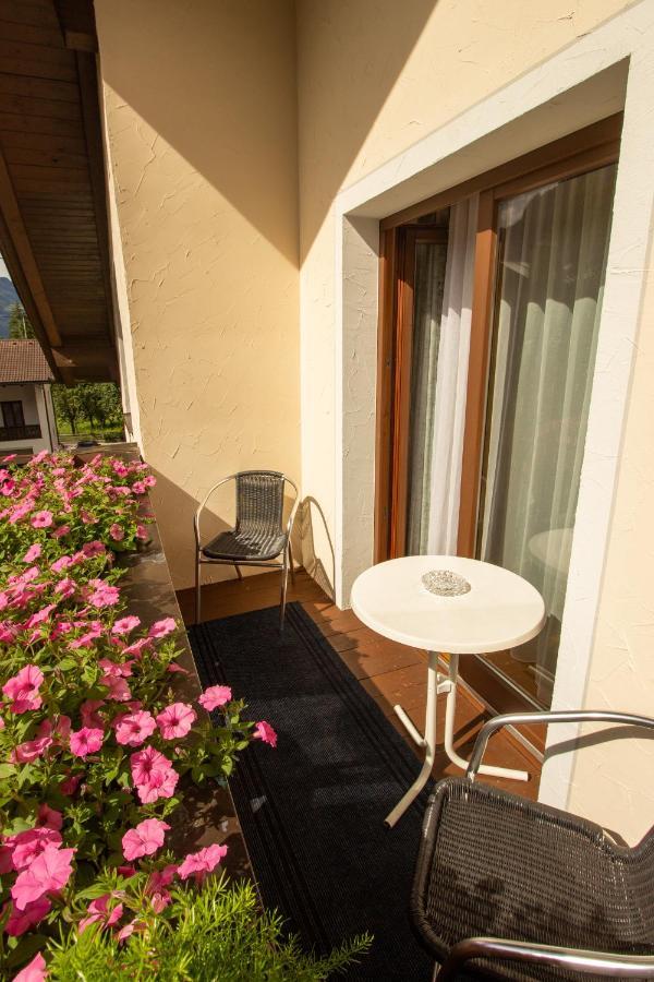 Haus Josef Acomodação com café da manhã Mayrhofen Exterior foto