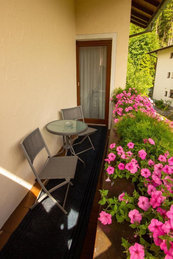 Haus Josef Acomodação com café da manhã Mayrhofen Exterior foto
